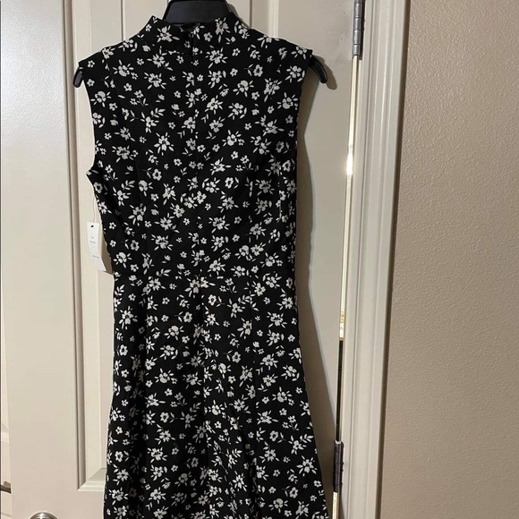 Neiman Marcus Floral Print Flare Dress - Picture 4 of 7